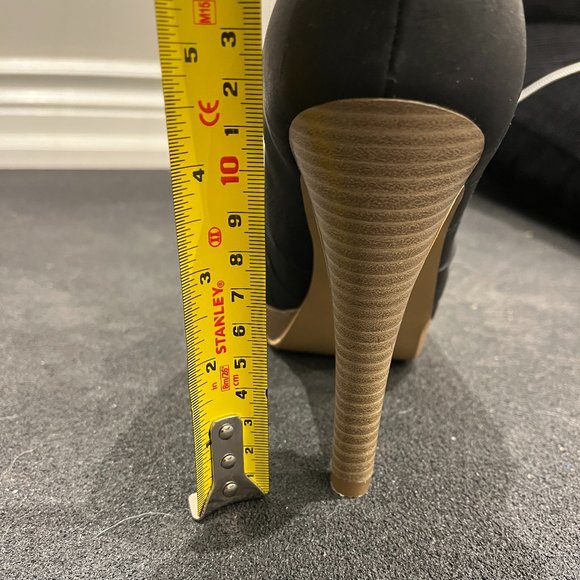 Pumps that never went to the party - Picture 2 of 5